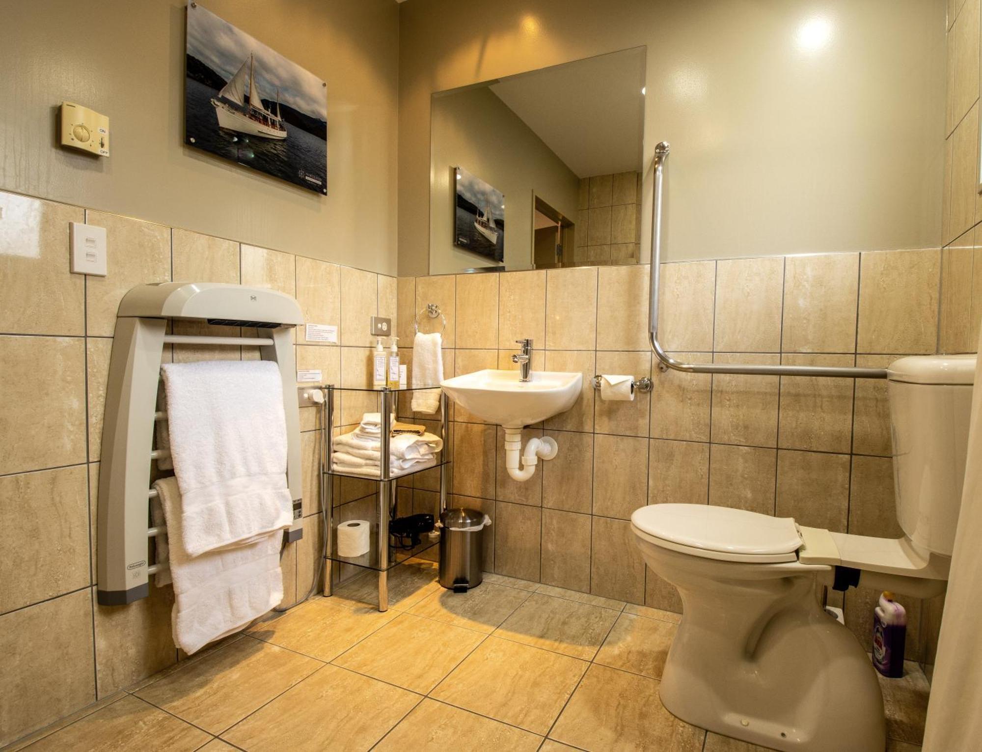 Blue Ridge Studios And Bed & Breakfast Те-Анау Екстер'єр фото