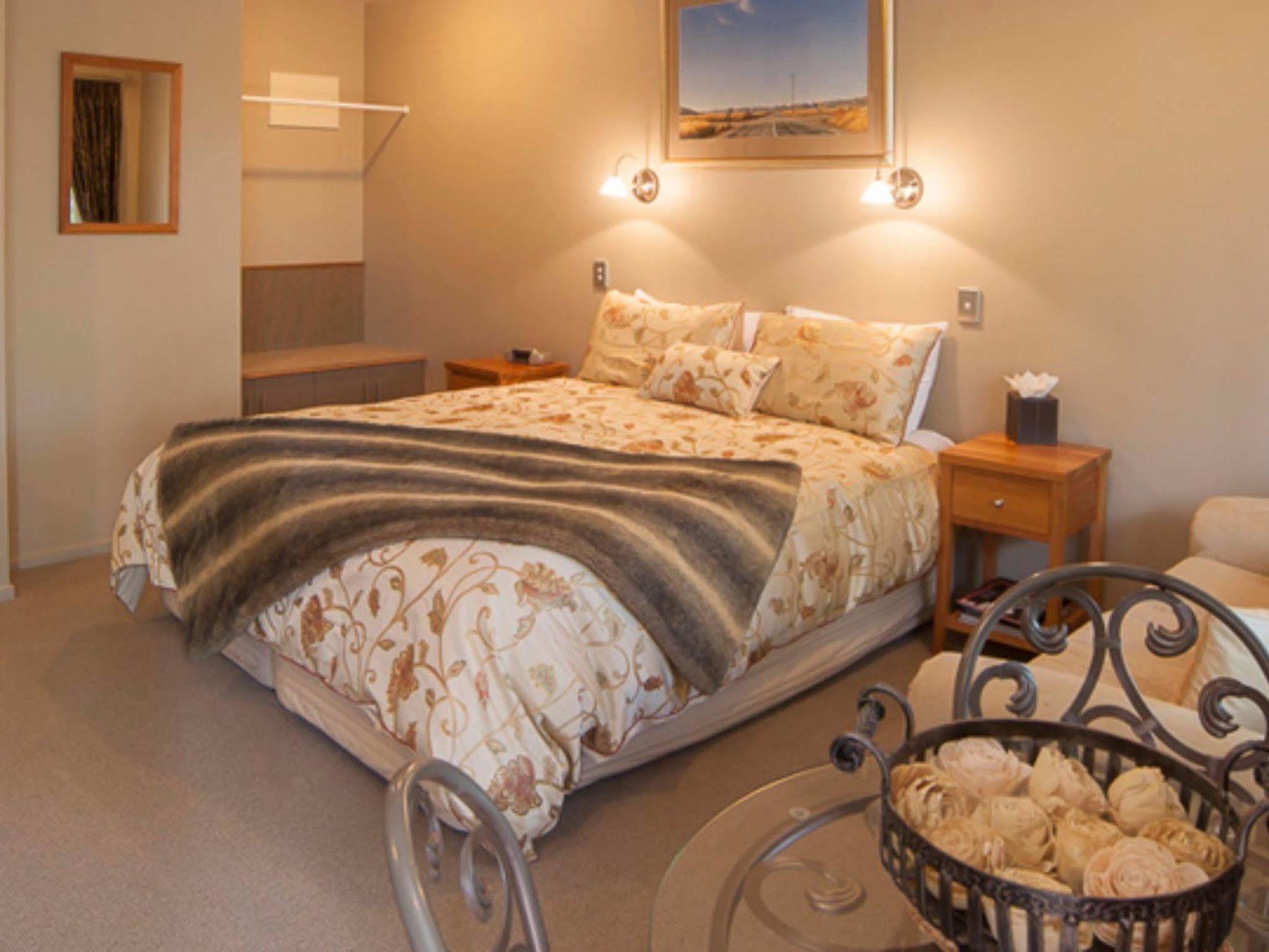 Blue Ridge Studios And Bed & Breakfast Те-Анау Екстер'єр фото