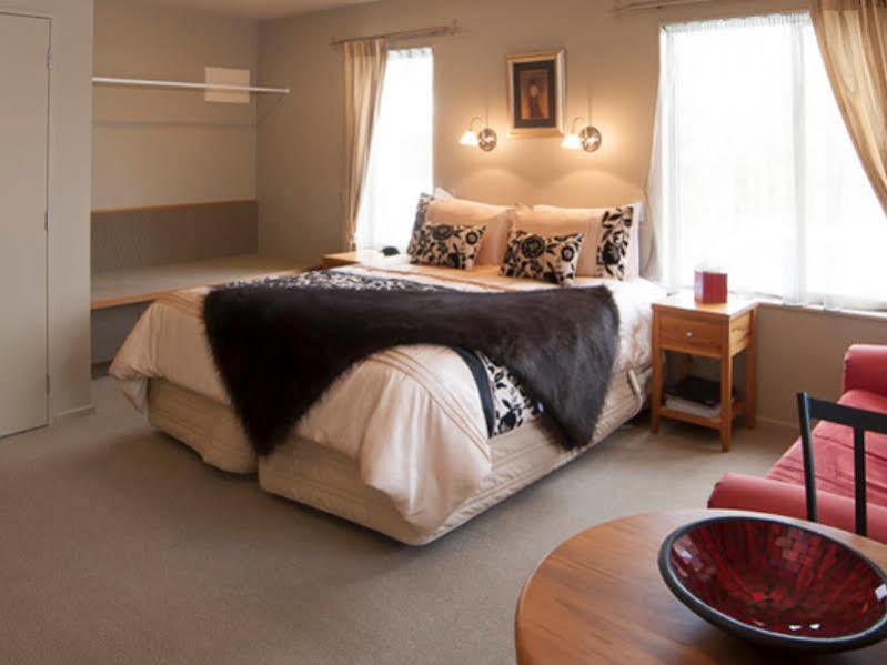 Blue Ridge Studios And Bed & Breakfast Те-Анау Екстер'єр фото