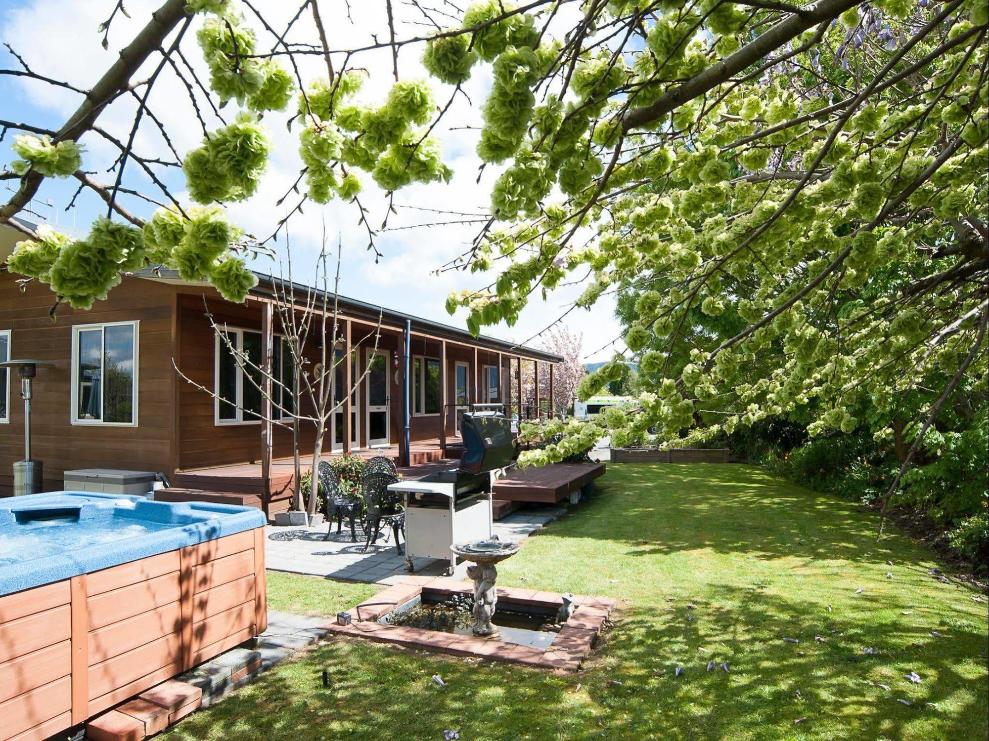 Blue Ridge Studios And Bed & Breakfast Те-Анау Екстер'єр фото